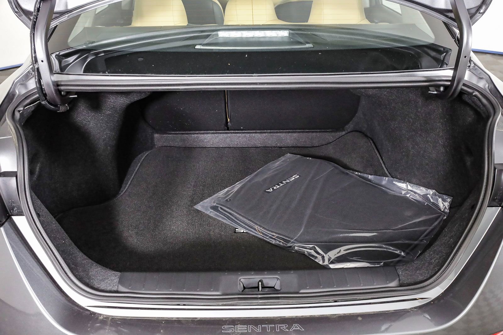 Used 2025 Nissan Sentra SV w/ SV Premium Package image 12