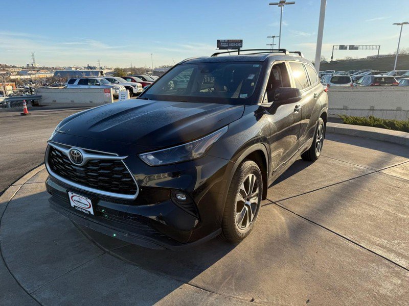 Certified 2023 Toyota Highlander XLE image 9