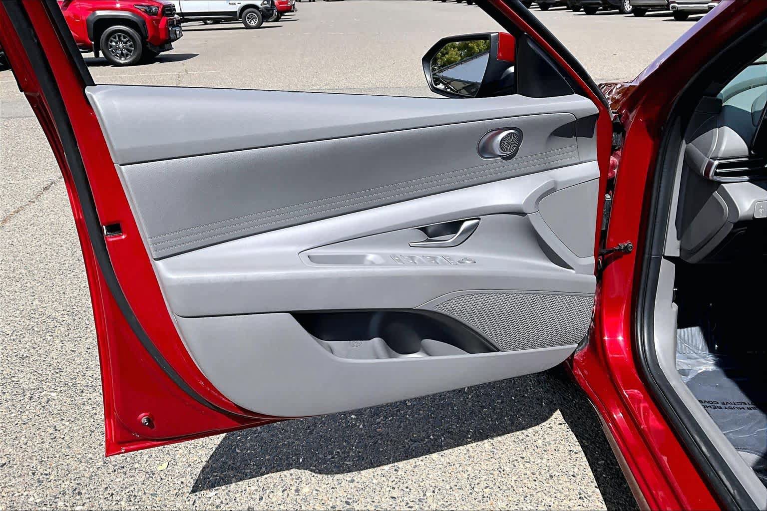 Used 2024 Hyundai Elantra Blue FWD image 21
