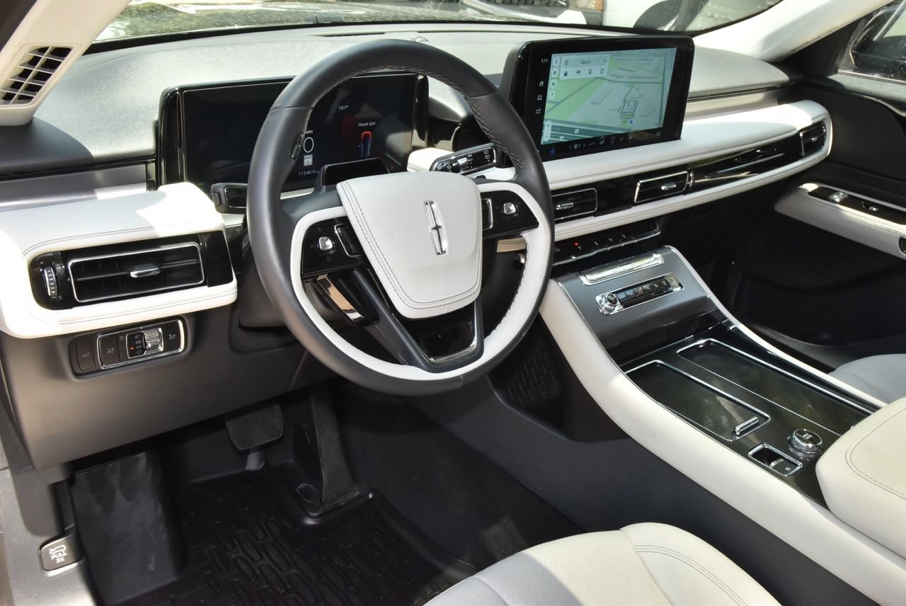Certified 2026 Lincoln Aviator AWD image 35