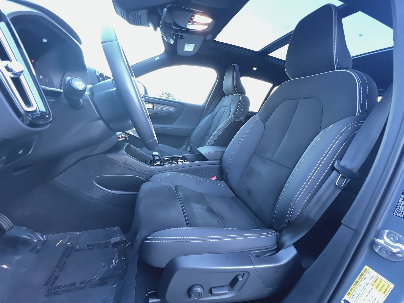 Certified 2023 Volvo XC40 B5 Plus w/ Climate Package AWD/4WD image 13