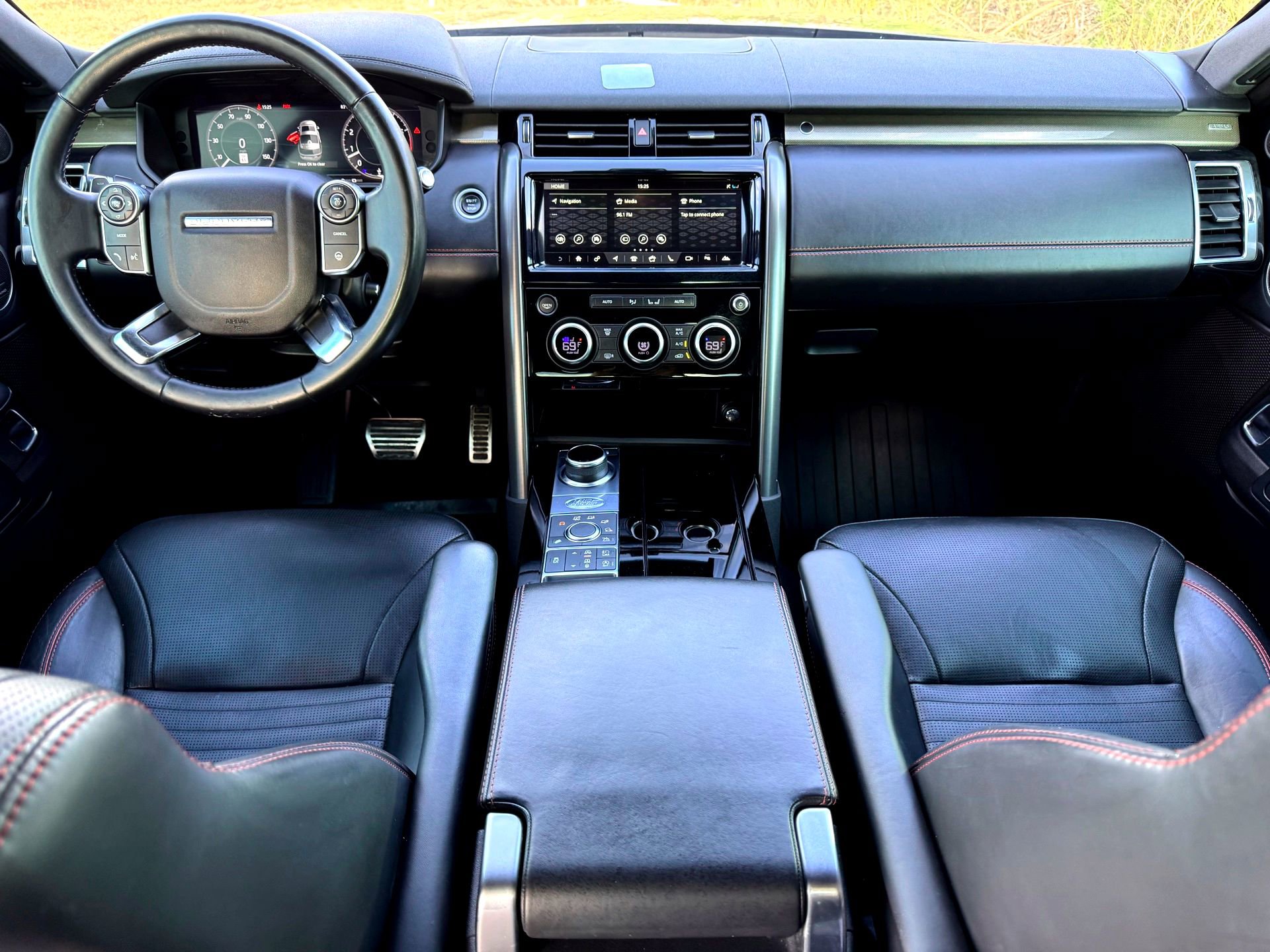 Used 2018 Land Rover Discovery HSE image 27