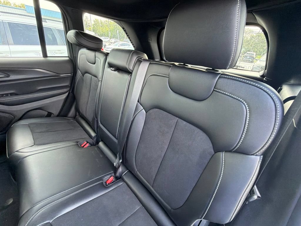 Used 2024 Jeep Grand Cherokee Laredo AWD/4WD image 10