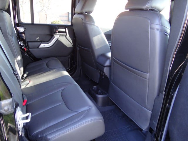 Used 2015 Jeep Wrangler Unlimited Rubicon w/ Connectivity Group AWD/4WD image 26