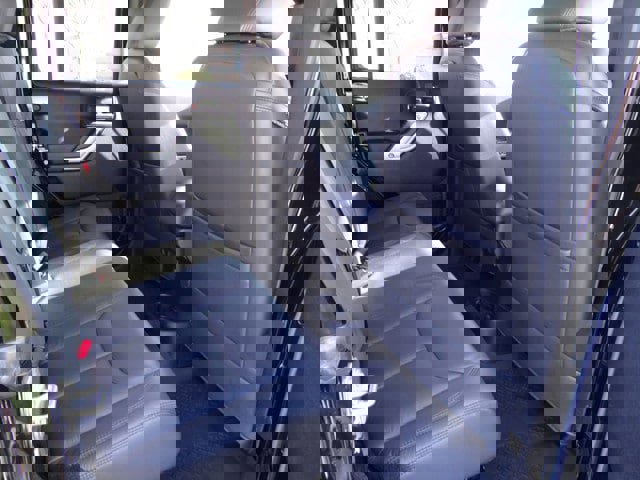 Used 2015 Jeep Wrangler Unlimited Rubicon w/ Connectivity Group image 26