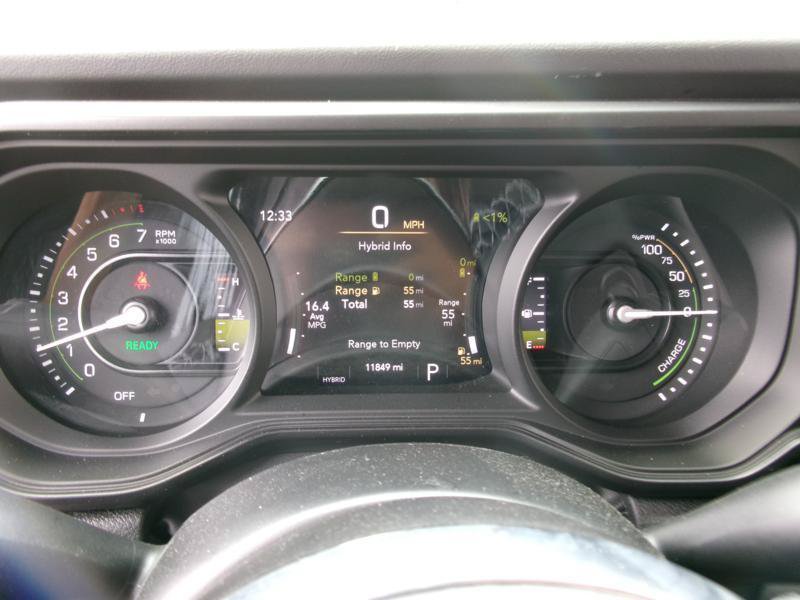 Used 2025 Jeep Wrangler Unlimited Sahara w/ Safety Group AWD/4WD image 16