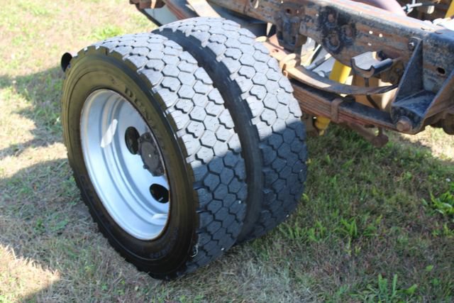 Used 2002 Ford F550 4x4 Regular Cab Super Duty image 18
