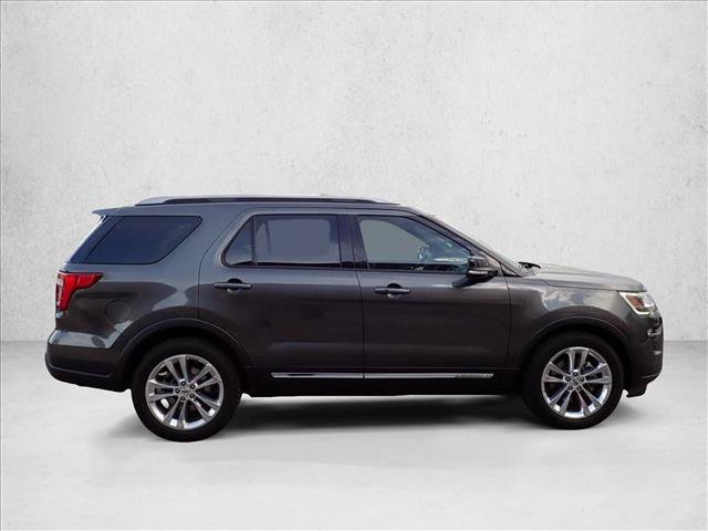 Used 2018 Ford Explorer XLT w/ Equipment Group 202A FWD image 10