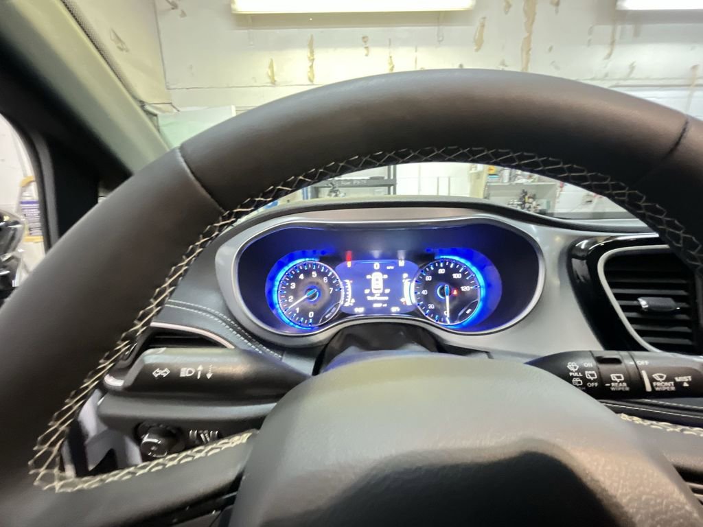 Used 2025 Chrysler Pacifica Limited FWD image 15