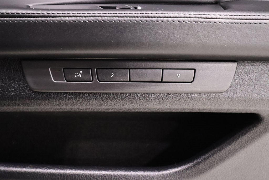 Used 2011 BMW 750Li xDrive image 21