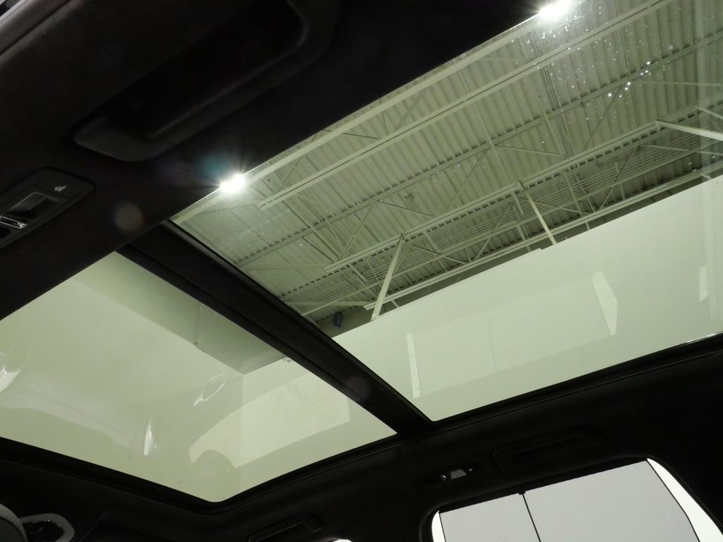 Used 2014 Porsche Cayenne Turbo image 4