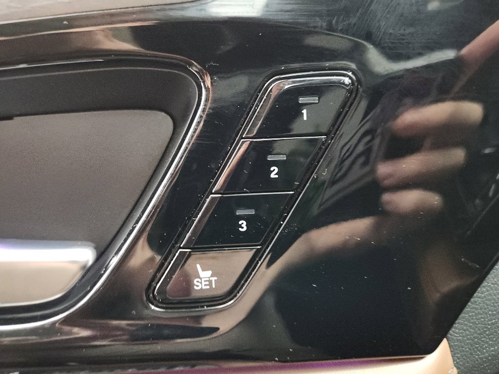 Certified 2024 Acura MDX SH-AWD w/ Advance Package image 9