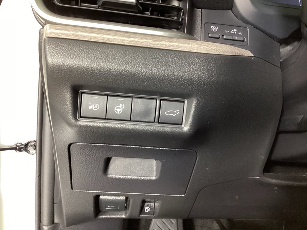 Used 2024 Toyota Grand Highlander AWD image 12