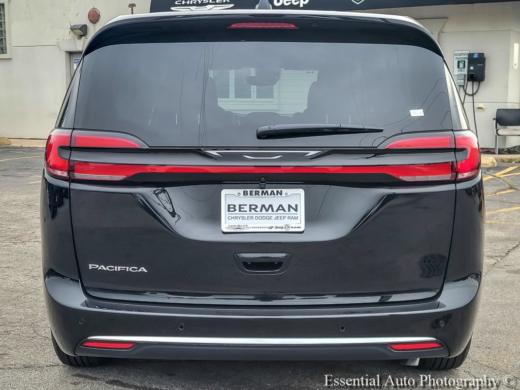 New 2027 Chrysler Pacifica Select w/ Family Tech Group FWD image 6