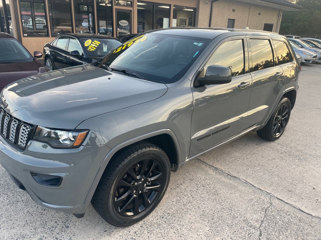 Used 2020 Jeep Grand Cherokee Altitude image 1