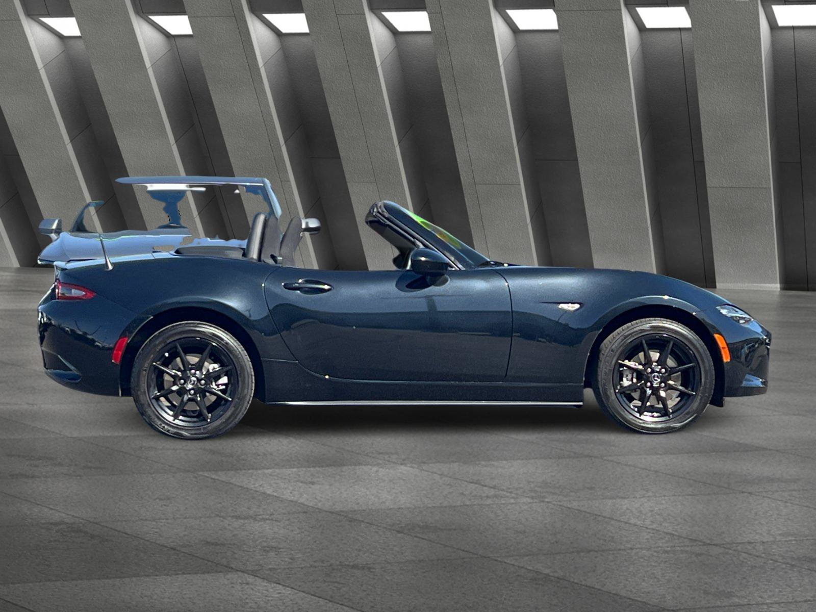 Used 2019 MAZDA MX-5 Miata Sport RWD image 3