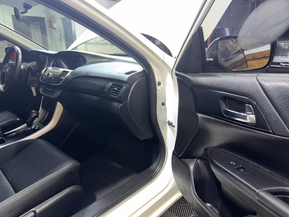 Used 2015 Honda Accord Sport image 27