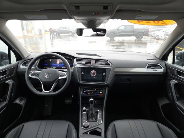 Certified 2024 Volkswagen Tiguan SE image 21