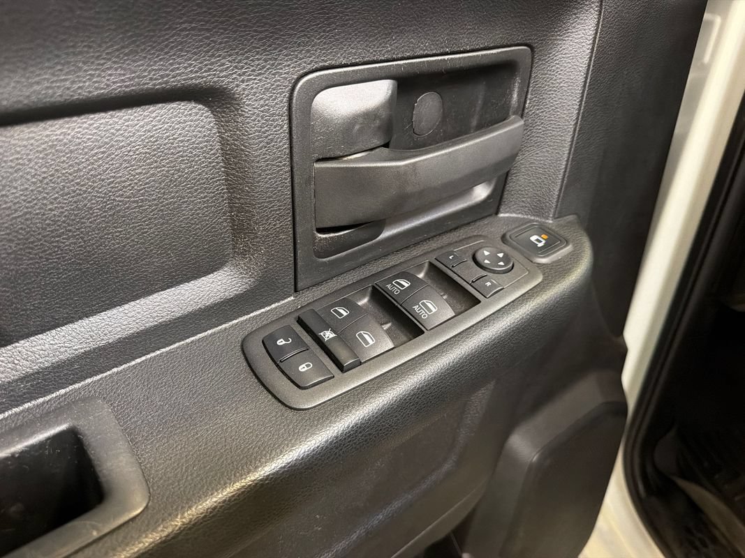Used 2024 RAM 3500 Tradesman w/ Chrome Appearance Group AWD/4WD image 30