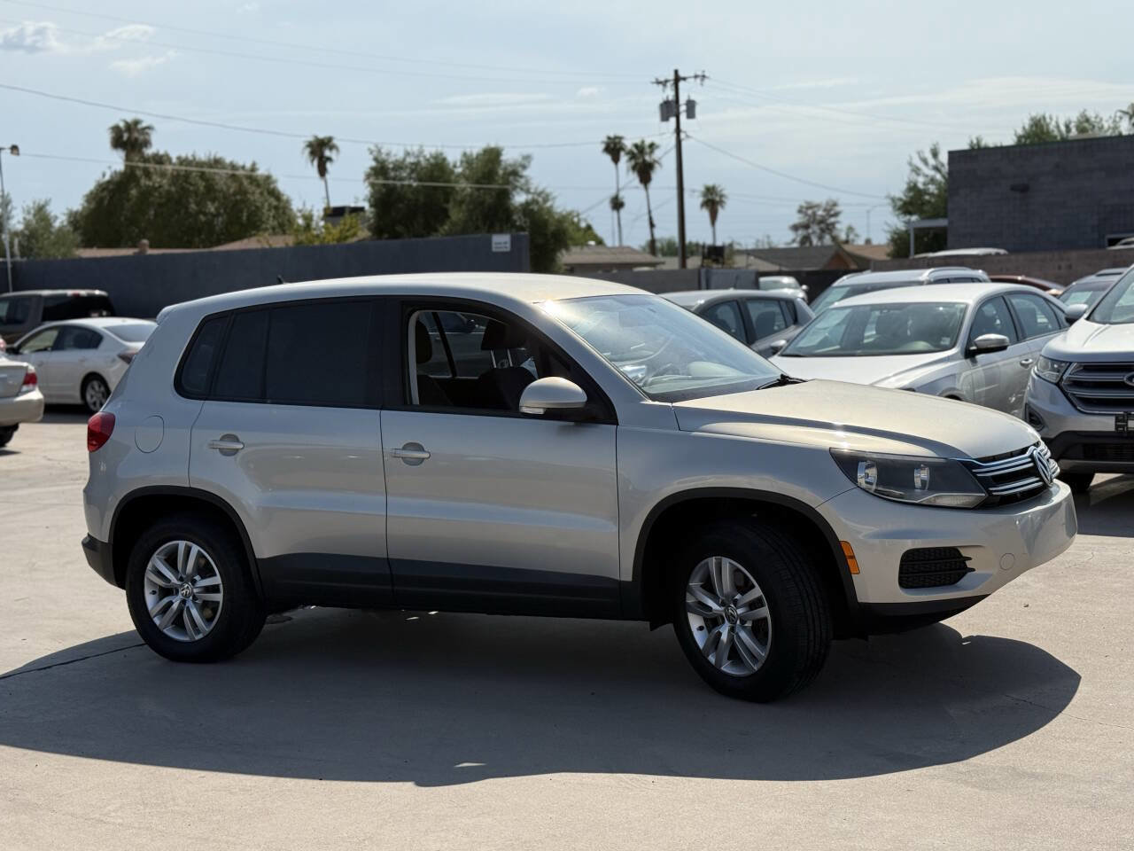 Used 2012 Volkswagen Tiguan S FWD image 4