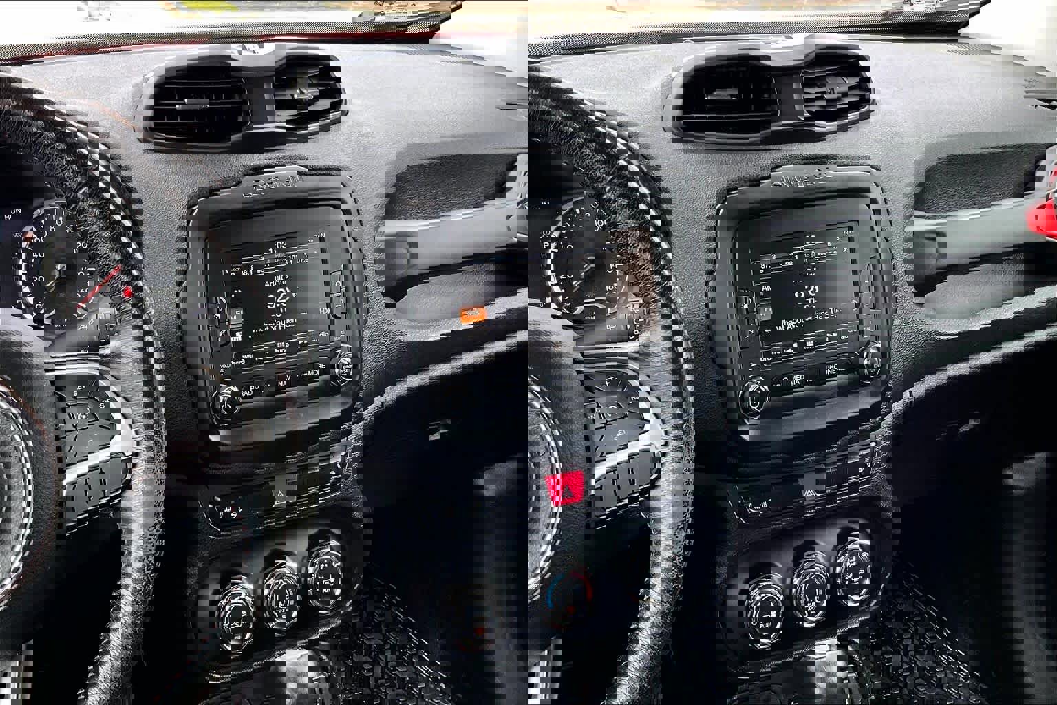 Used 2016 Jeep Renegade Trailhawk image 7