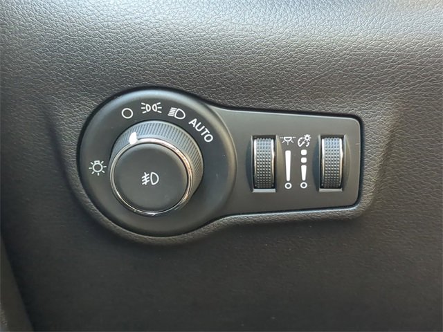 Used 2024 Jeep Compass Latitude image 28