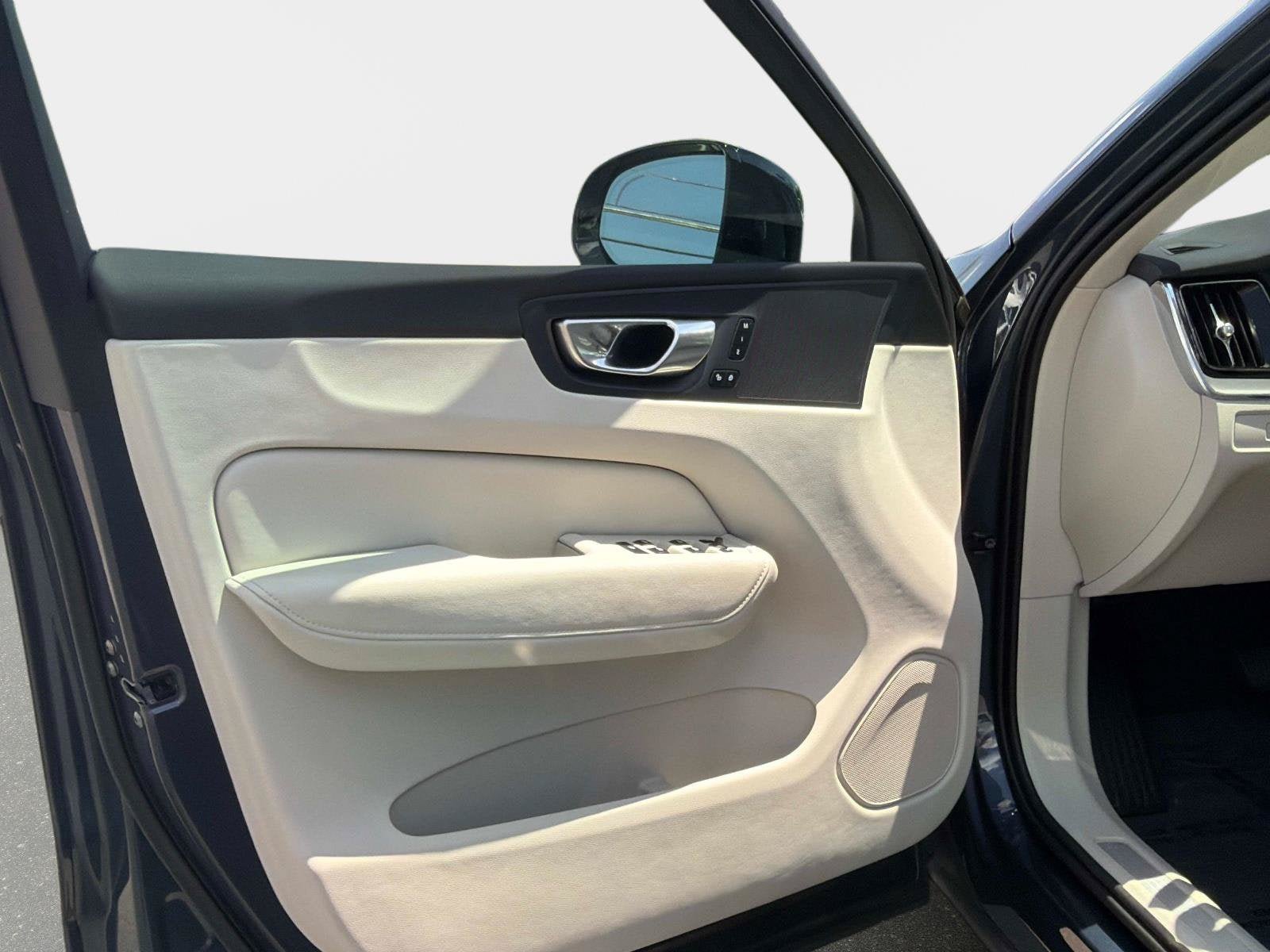 Certified 2024 Volvo XC60 B5 Core w/ Protection Package Premier AWD/4WD image 18