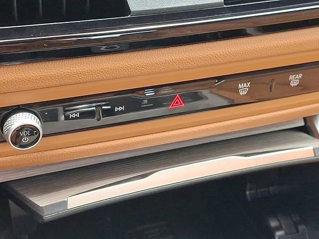 Used 2025 BMW 330i xDrive Sedan w/ Premium Package image 14