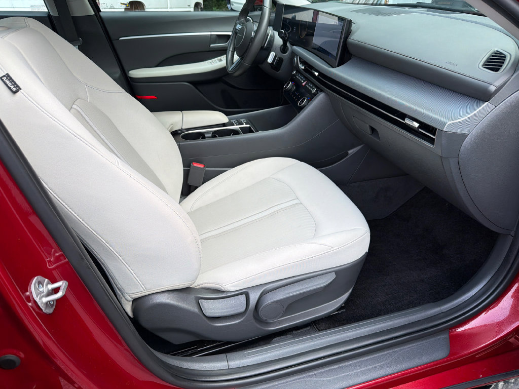 Used 2025 Hyundai Sonata SEL FWD image 13