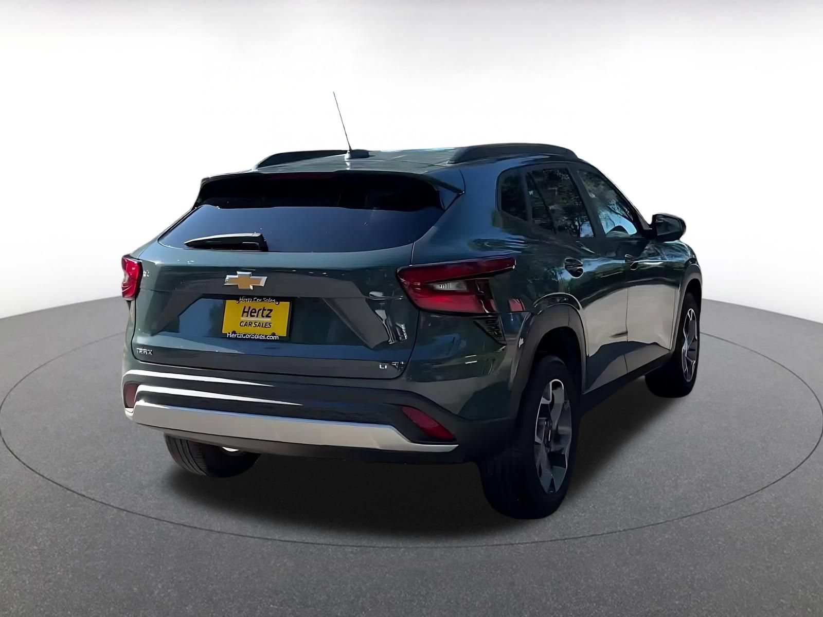 Used 2025 Chevrolet Trax LT FWD image 14