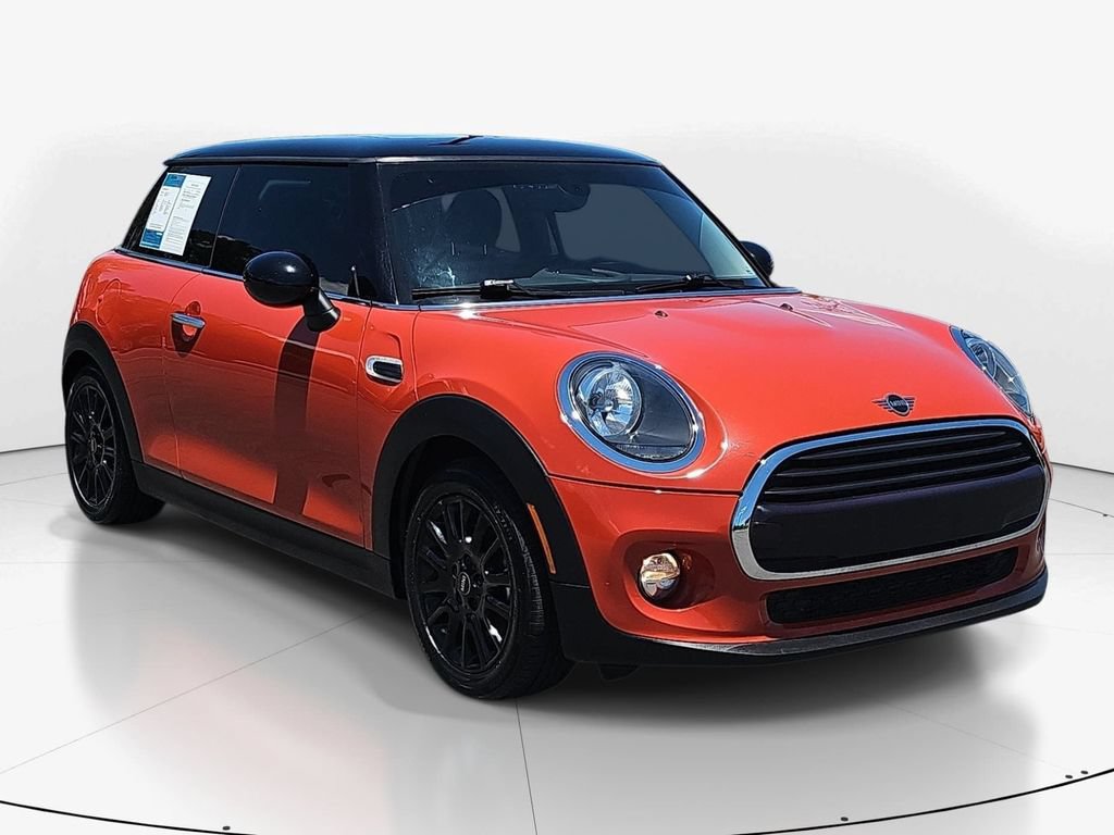 Used 2019 MINI Cooper 2-Door Hardtop FWD video 3