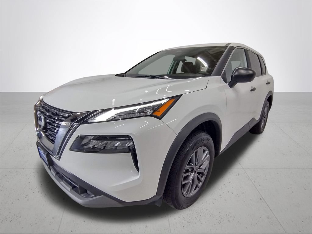 Used 2023 Nissan Rogue S AWD/4WD image 2