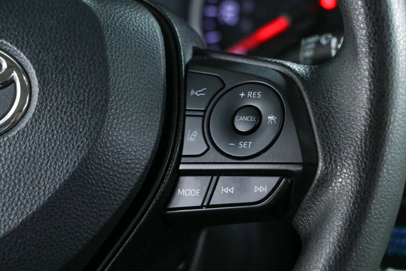 Used 2022 Toyota RAV4 XLE FWD image 14
