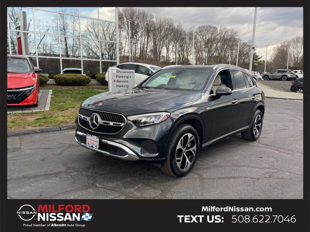 Used 2025 Mercedes-Benz GLC 350e 4MATIC image 1