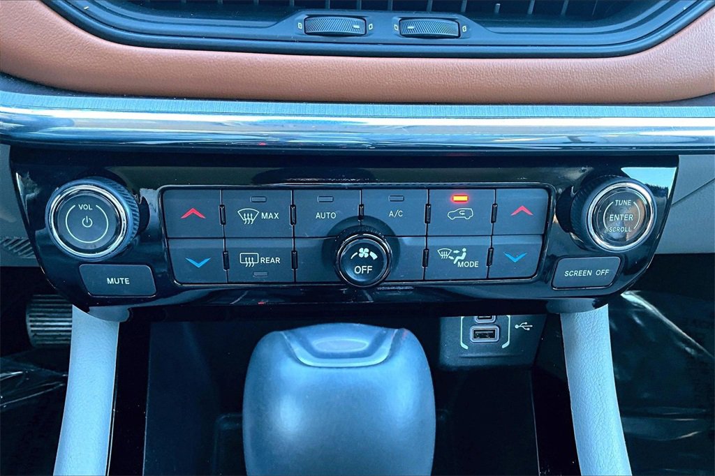 Used 2022 Jeep Compass Limited image 31