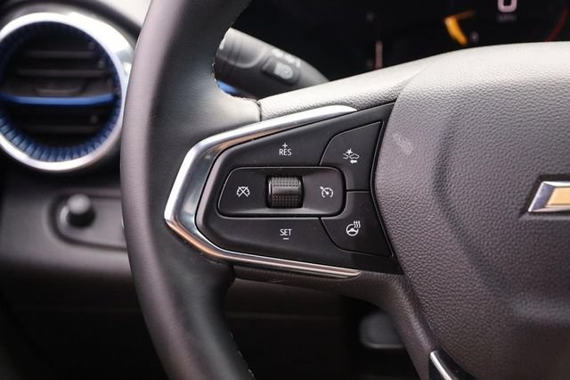 Used 2025 Chevrolet Trax LT w/ LT Convenience Package FWD image 11