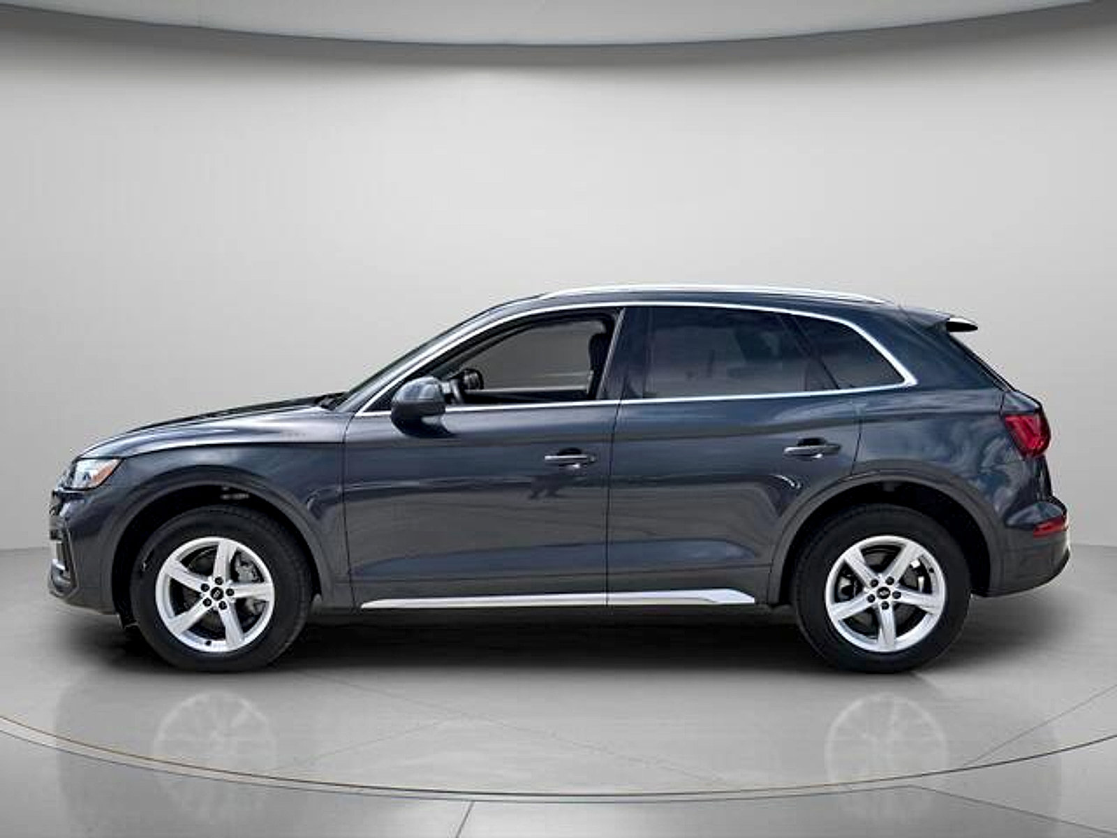 Used 2023 Audi Q5 2.0T Premium w/ Convenience Package AWD/4WD image 3