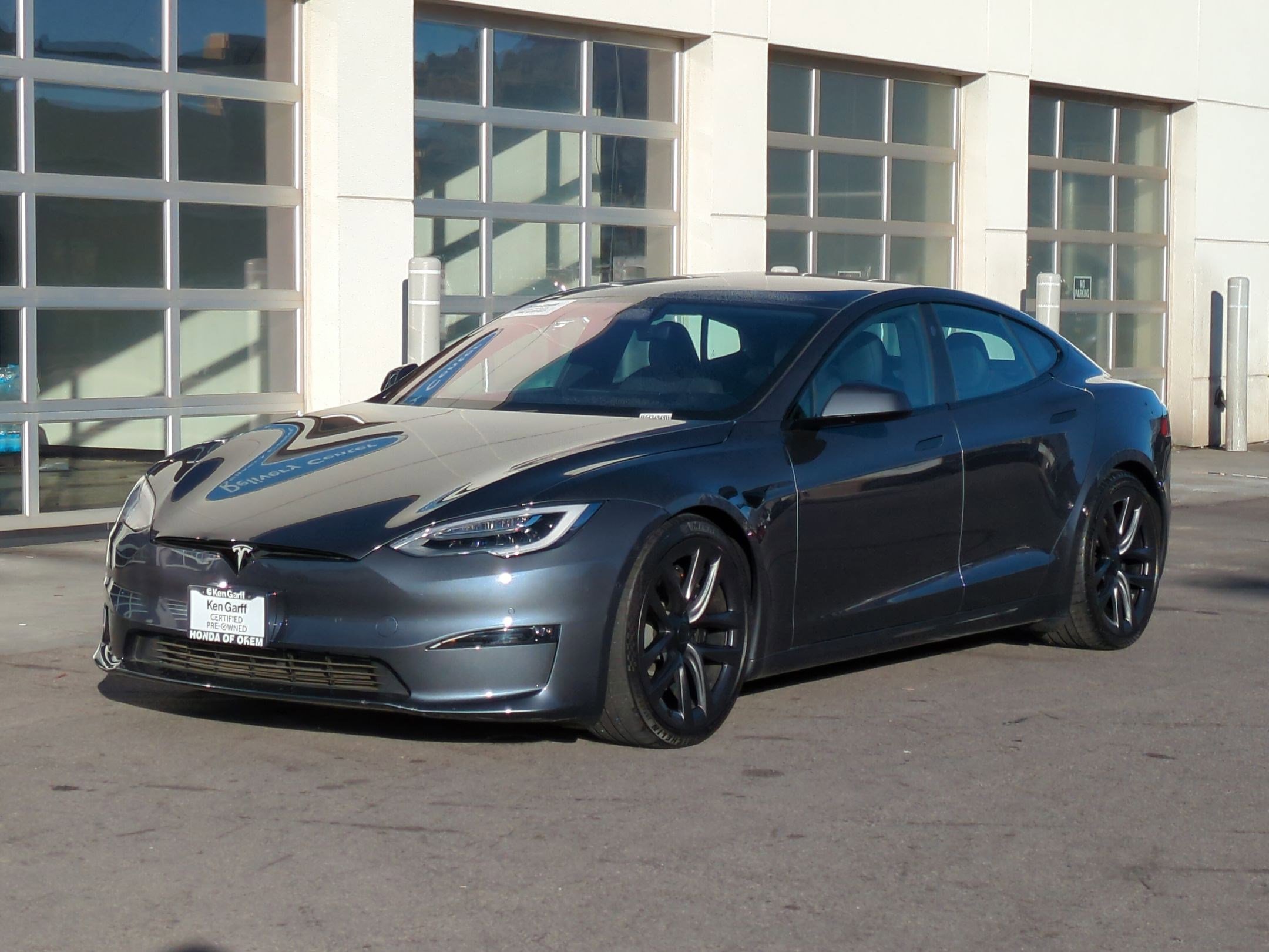 Used 2021 Tesla Model S Plaid image 11