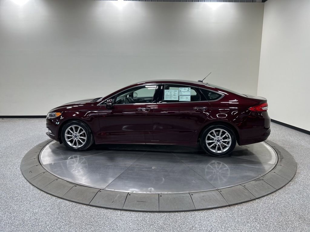 Used 2017 Ford Fusion SE w/ Fusion SE Technology Package image 9