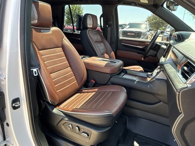 Used 2023 GMC Yukon Denali Ultimate AWD/4WD image 32