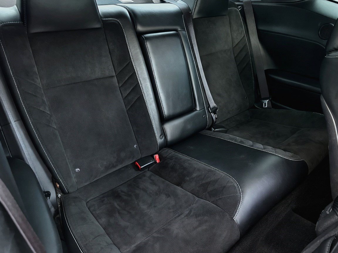 Used 2015 Dodge Challenger SRT RWD image 19
