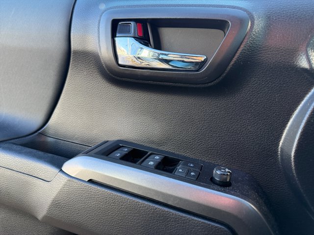 Used 2020 Toyota Tacoma TRD Sport image 29