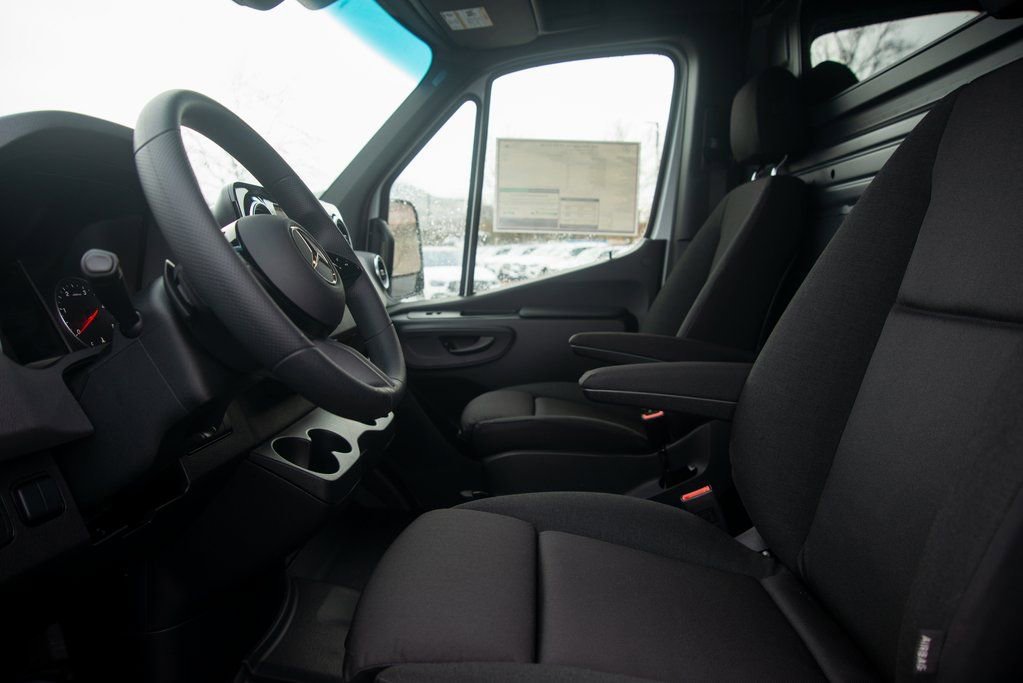 New 2025 Mercedes-Benz Sprinter 4500 image 27