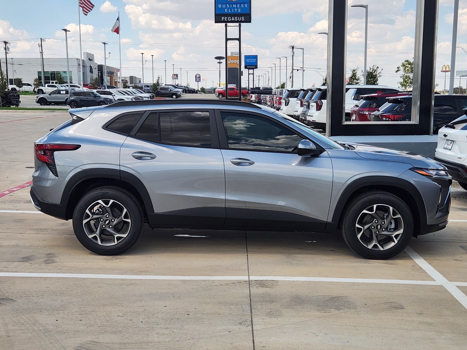 New 2026 Chevrolet Trax LT w/ LT Convenience Package FWD image 7