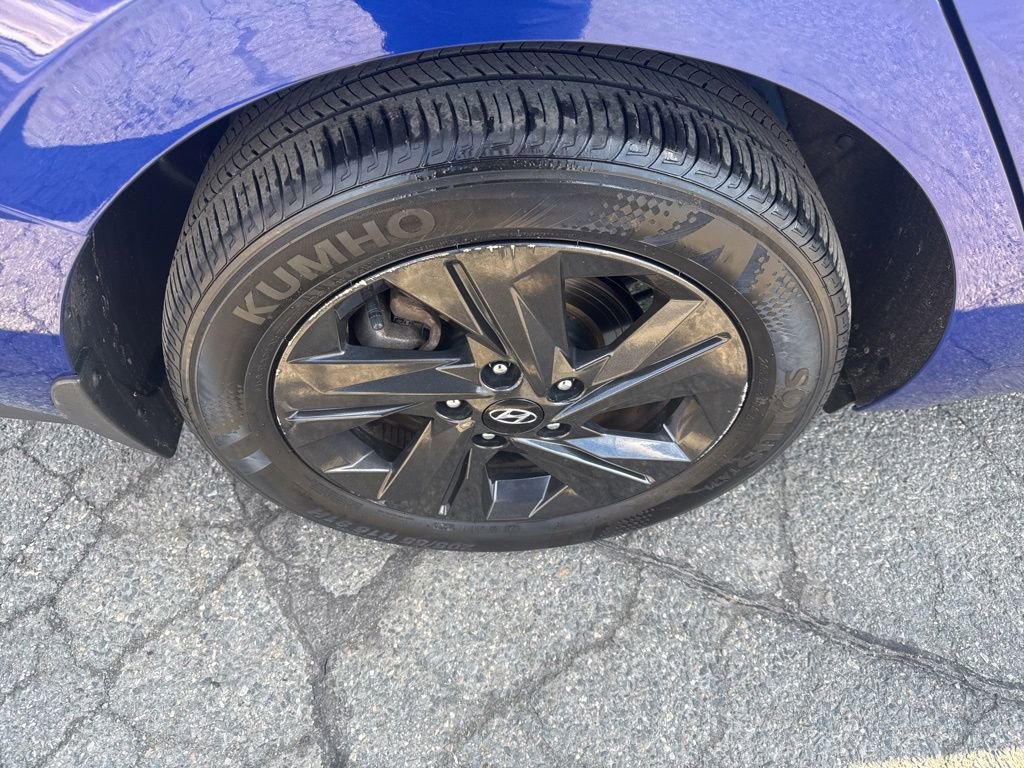 Used 2023 Hyundai Elantra SEL image 11