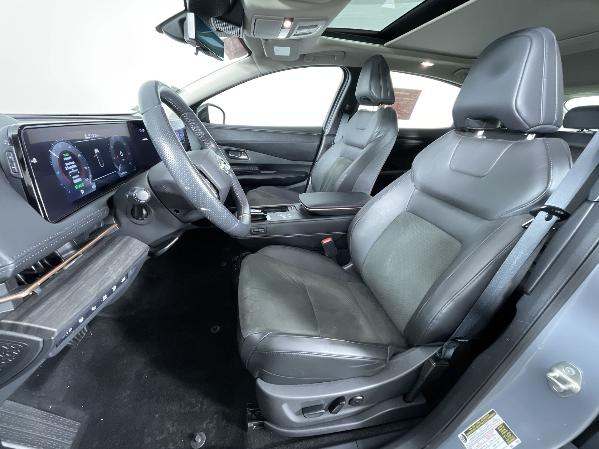 Certified 2024 Nissan Ariya AWD image 15