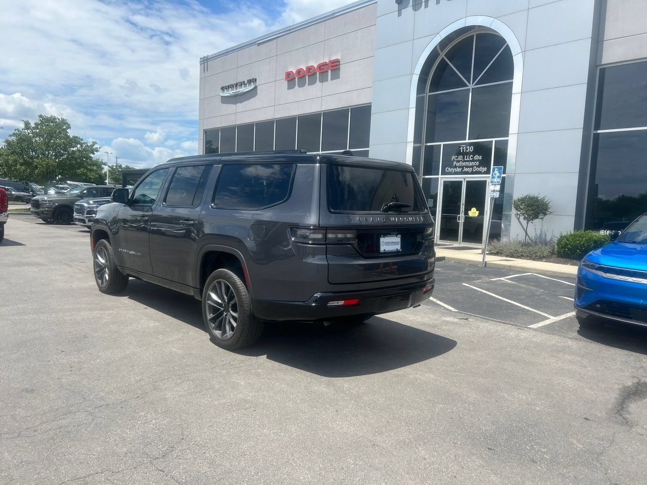 Used 2025 Jeep Grand Wagoneer L Series III w/ Quick Order Packagew 28T AWD/4WD image 5