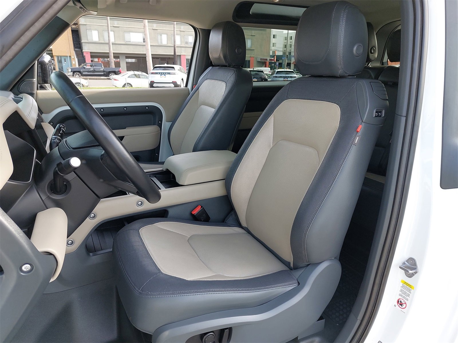 Used 2024 Land Rover Defender 90 X-Dynamic SE image 14