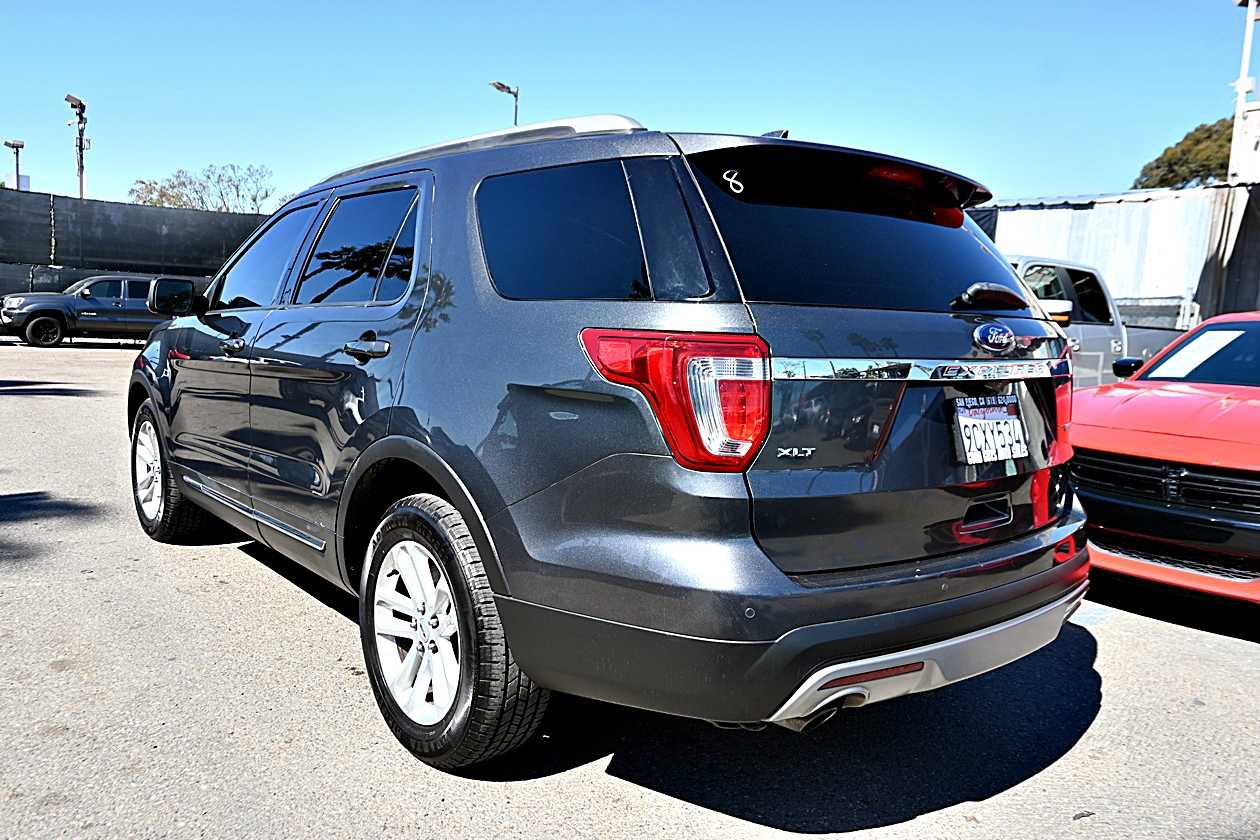 Used 2017 Ford Explorer XLT FWD image 5
