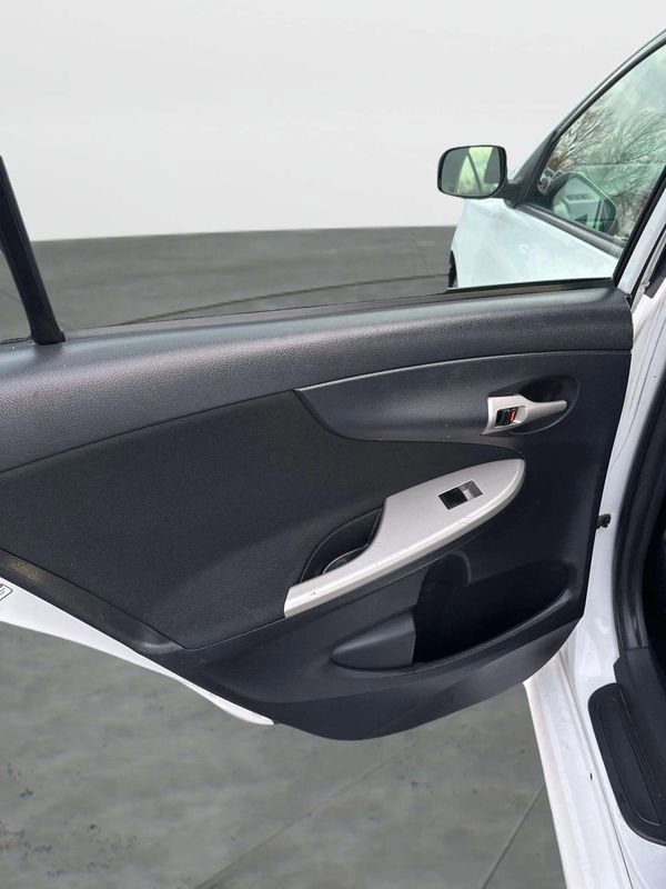Used 2012 Toyota Corolla S image 20